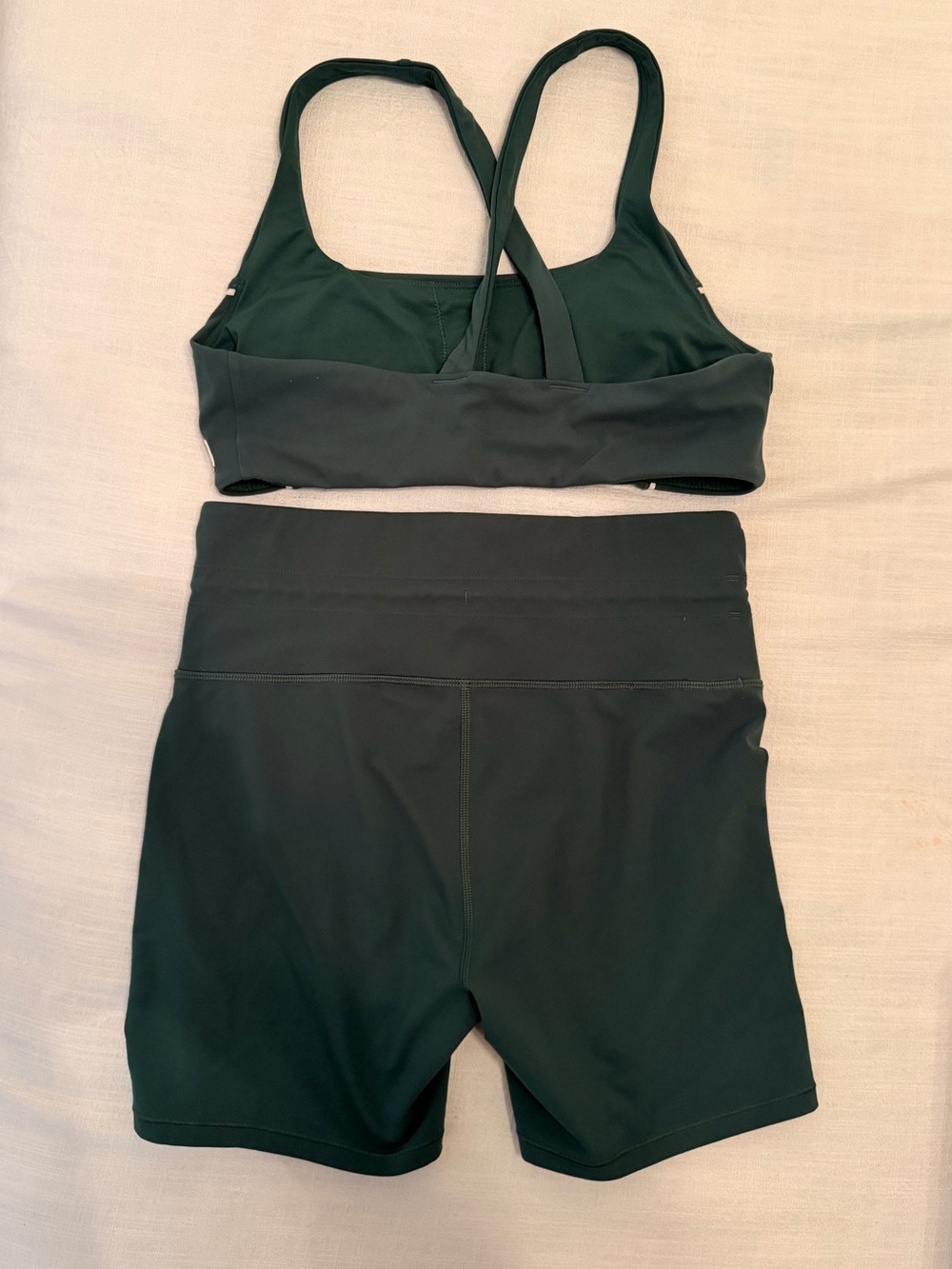 Vuori Green Sports Bra & Shorts Set with White Piping - Picture 5 of 6